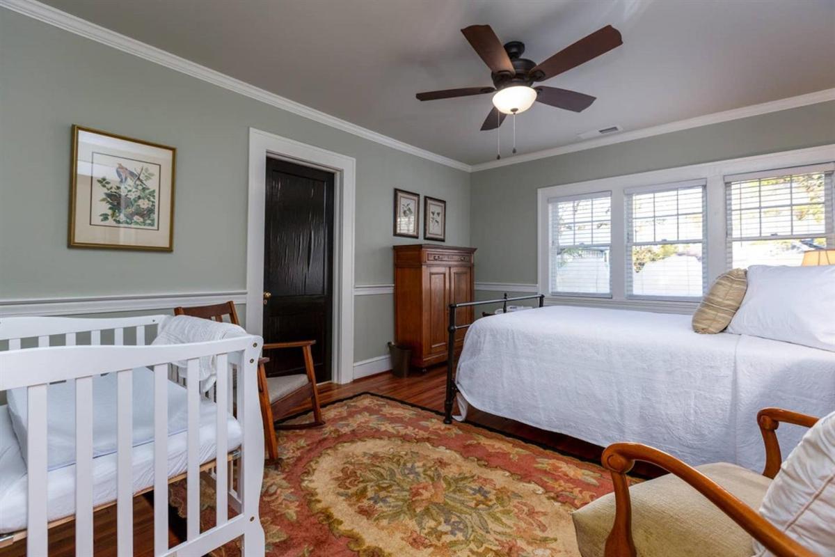 Renowned Historic Home Downtownacross From Park วินสตัน-ซาเลม ภายนอก รูปภาพ