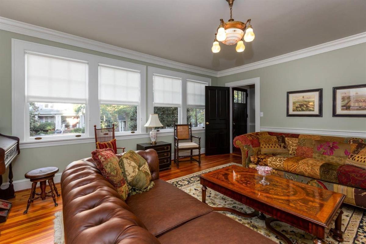 Renowned Historic Home Downtownacross From Park วินสตัน-ซาเลม ภายนอก รูปภาพ